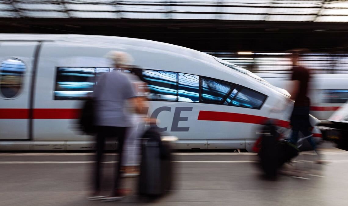 Der Zugverkehr soll laut Bahn-Chefin Palla trotz der Rekordzahl an Baustellen zuverlässiger werden