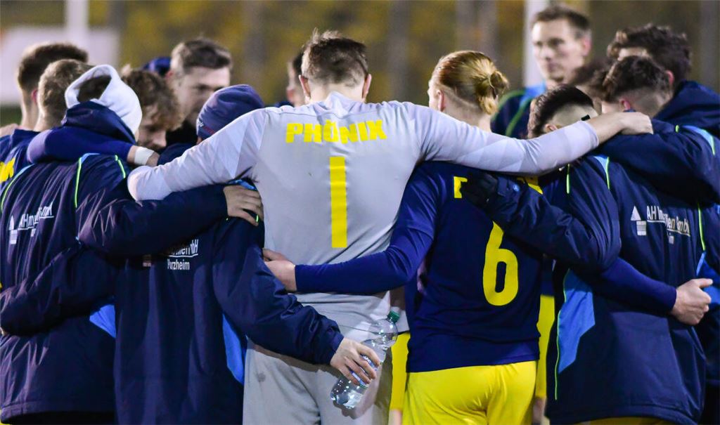 Der Zusammenhalt stimmt beim Fußball-Bezirksligisten Phönix Lomersheim. Vor dem letzten Spiel des Jahres muss das Team aber einige Ausfälle kompensieren. Foto: Archiv