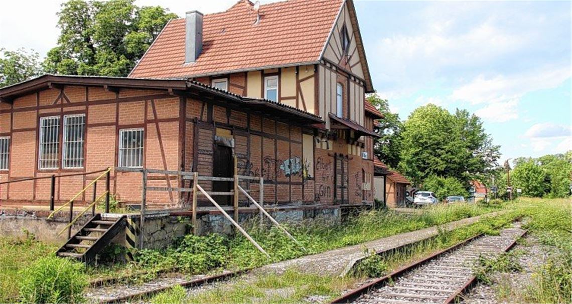 250000 Euro: Bahnhof zu verkaufen