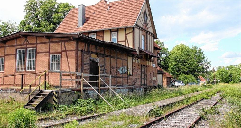 250000 Euro: Bahnhof zu verkaufen