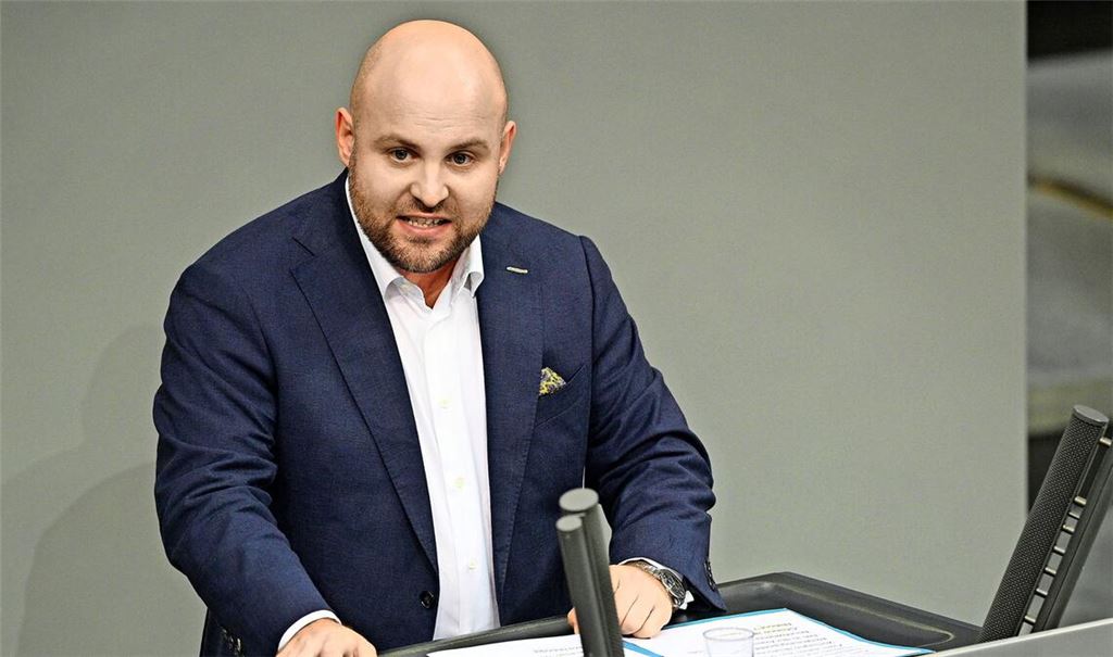 Der baden-württembergische Abgeordnete Frohnmaier ist Fraktionsvize seiner Partei im Bundestag.