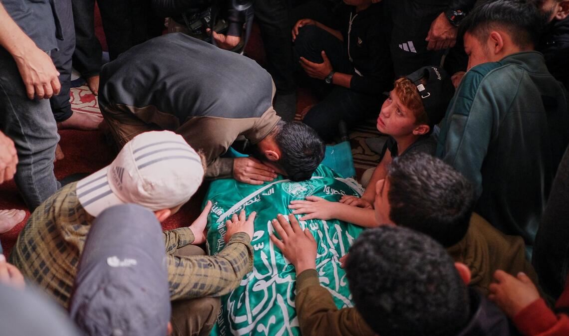 Der bei einem israelischen Militärangriff getötete Hamas-Kommandeur wurde in Gaza beigesetzt.