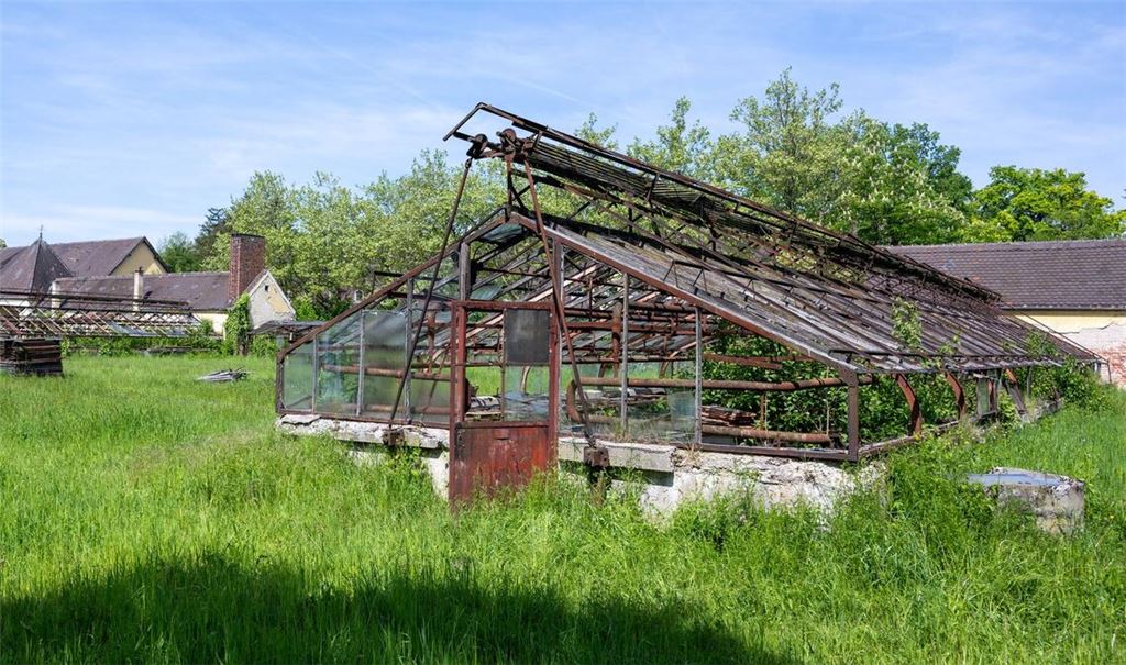 Der berüchtigte "Kräutergarten" auf dem Gelände des ehemaligen Konzentrationslagers Dachau soll zu einer Gedenkstätte werden. (Archivbild)