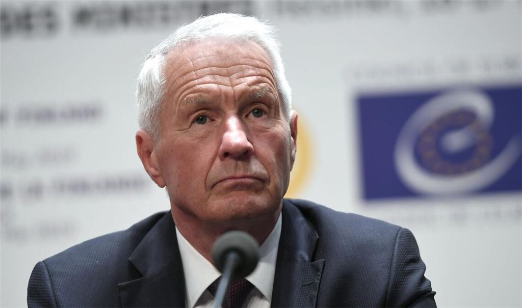 Der damalige Generalsekretär des Europarates, Thorbjörn Jagland, spricht während der Pressekonferenz 2019 (Archivbild).