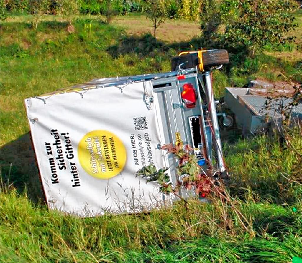 Der demolierte Anhänger der JVA nahe Lidl und Edeka in Heimsheim.privat