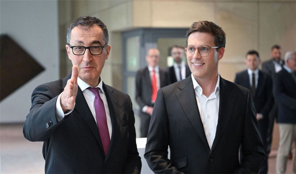 Der designierte Ministerpräsident Baden-Württembergs, Cem Özdemir (links) und sein designierter Stellvertreter Manuel Hagel.