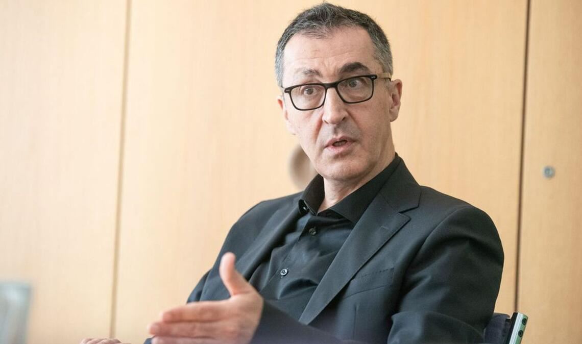 Der designierte Ministerpräsident Cem Özdemir (Grüne) (hier im Haus der Abgeordneten) war am Mittwochabend im Podcast von Anne Will zu Gast.