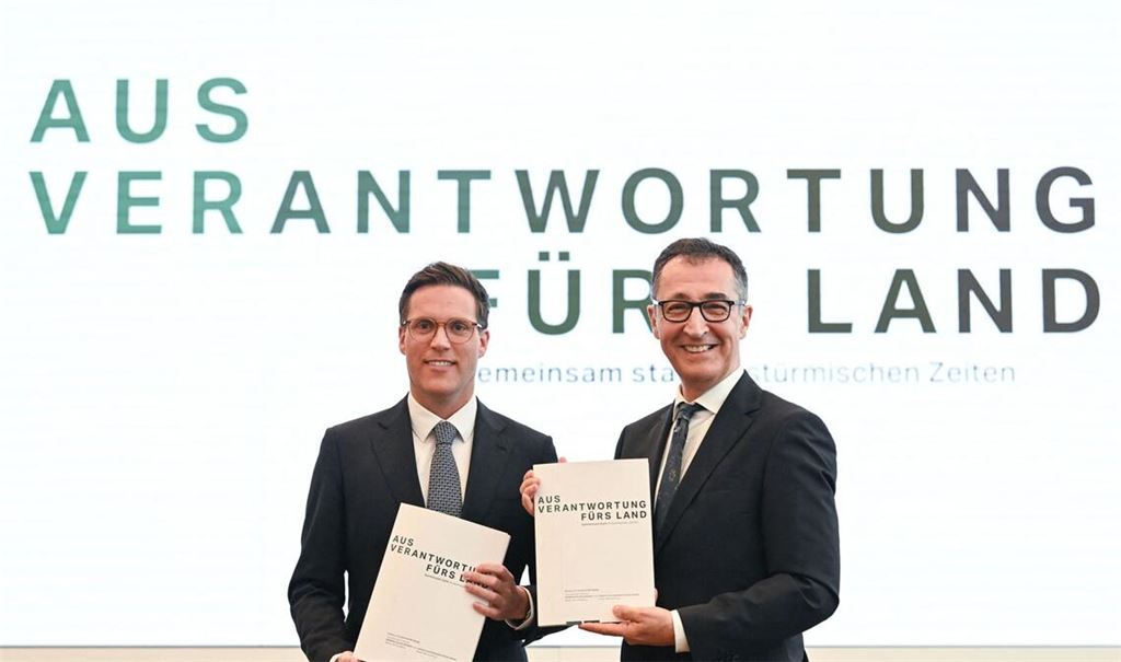 Der designierte Ministerpräsident Cem Özdemir von den Grünen präsentiert gemeinsam mit CDU-Landeschef Manuel Hagel den Koalitionsvertrag.
