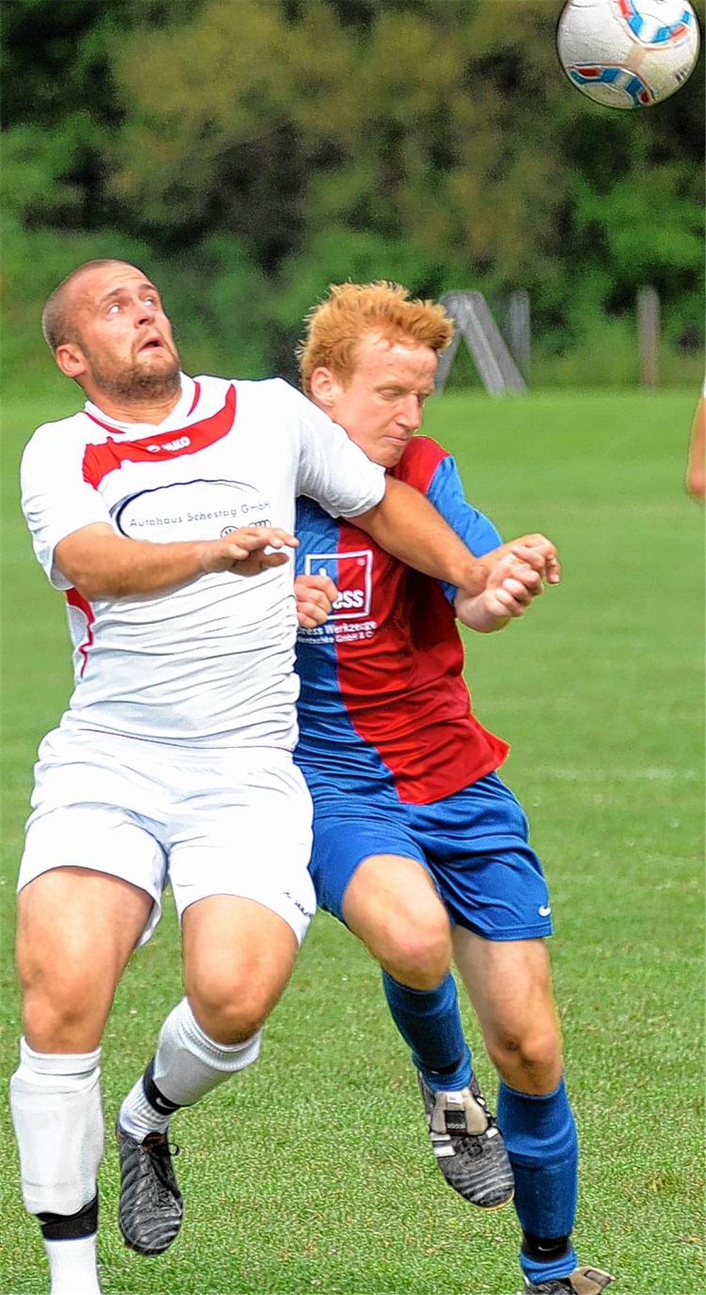 Der direkte Vergleich zwischen TSV Ötisheim (in Rot-Blau) und SG Ölbronn-Dürrn in der Kreisklasse A1 endete am 11. September mit 1:3. Doch das ist übermorgen herzlich wurscht. Foto: Fotomoment