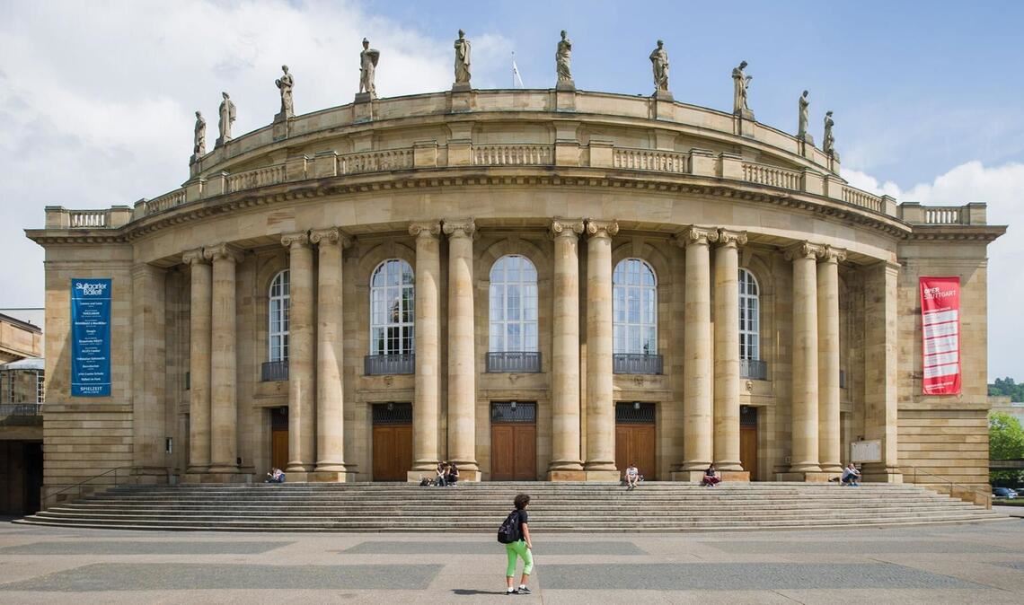 Der dringend sanierungsbedürftige Littmann-Bau ist Spielstätte für die Staatsoper Stuttgart mit dem Staatsorchester Stuttgart sowie für  das Stuttgarter Ballett