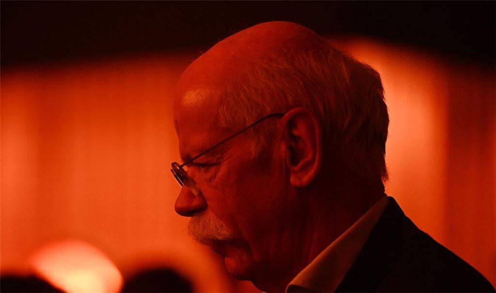 Der ehemalige Daimler-Chef Dieter Zetsche wird vor Gericht erwartet. (Archivbild)