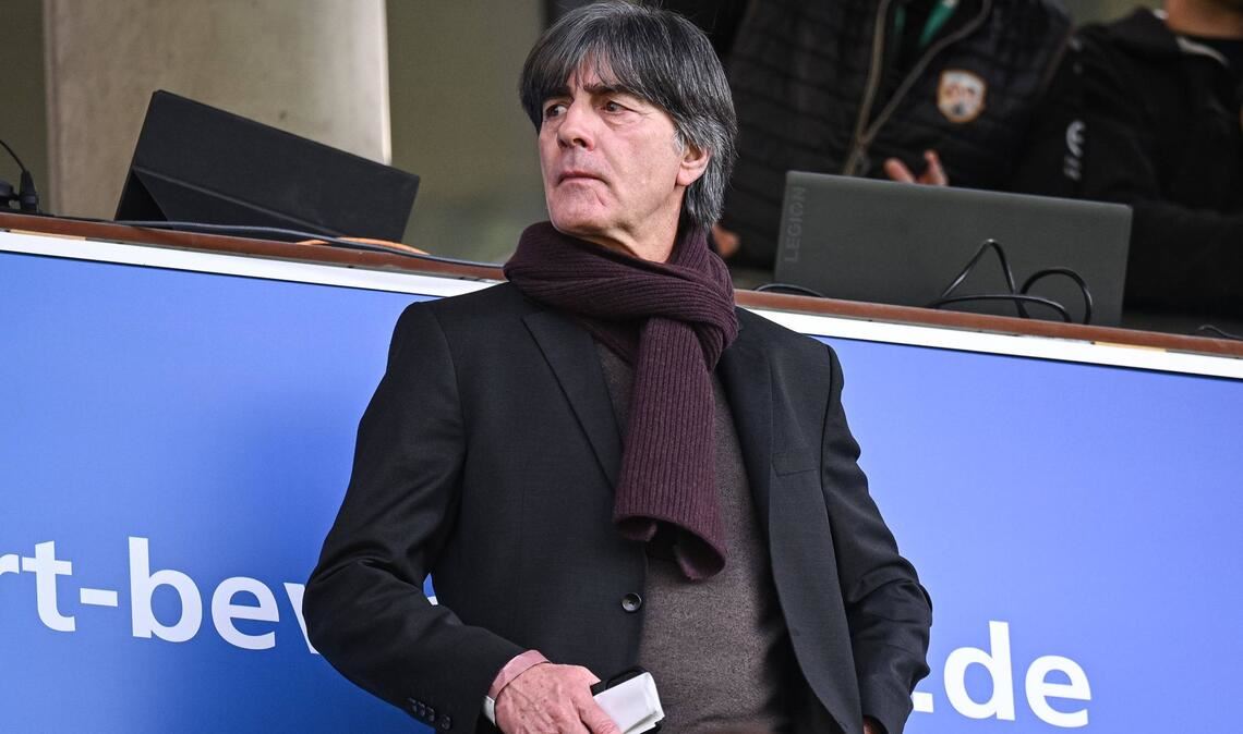 Der ehemalige Fußball-Bundestrainer kritisiert die FIFA-Pläne zur Aufstockung der Mannschaften bei der WM 2030. (Archivbild)