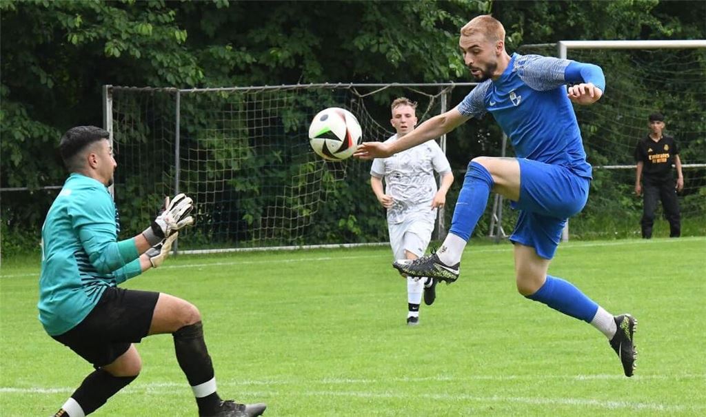 Der ehemalige irische Jugendnationalspieler Alexander Iatan (rechts) steht nun im Kader der ersten Mannschaft des TV Zuffenhausen.