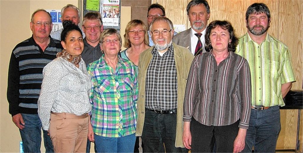 Der einstimmig bestätigte Vorstand der „Eintracht“ Schmie: Eugen Wilde (v.li), Karl Schlegel, Yoselin Diaz-Klotz, Werner Meller, Ursula Jung, Ute Meller, Thomas Sturm, Reinhard Kastner, Wilhelm Herzog, Hannelore Walter und Lothar Simon. 
