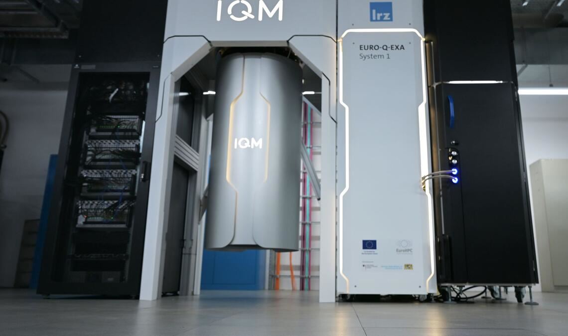 Der europäische Quantencomputer Euro-Q-Exa des finnischen Unternehmens IQM in Garching bei München. In dem Rechner steckt auch deutsche Technologie. (Archiv)