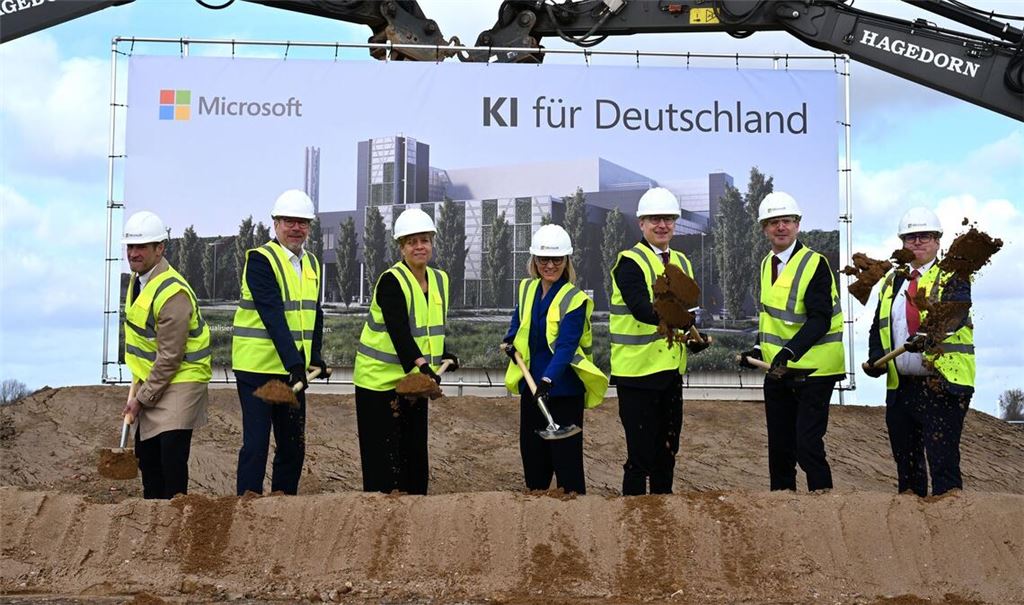 Der feierliche Spatenstich.