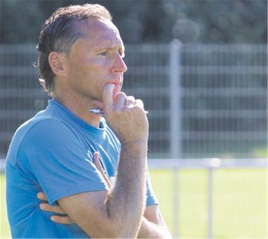 Der finale Pass ist häufig zu ungenau, bemängelt Trainer Eberhard Carl am Spiel seiner Mannschaft. Foto: Eigner