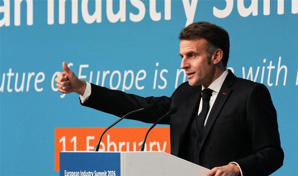 Der französische Präsident Emmanuel Macron spricht während des Europäischen Industriegipfels.