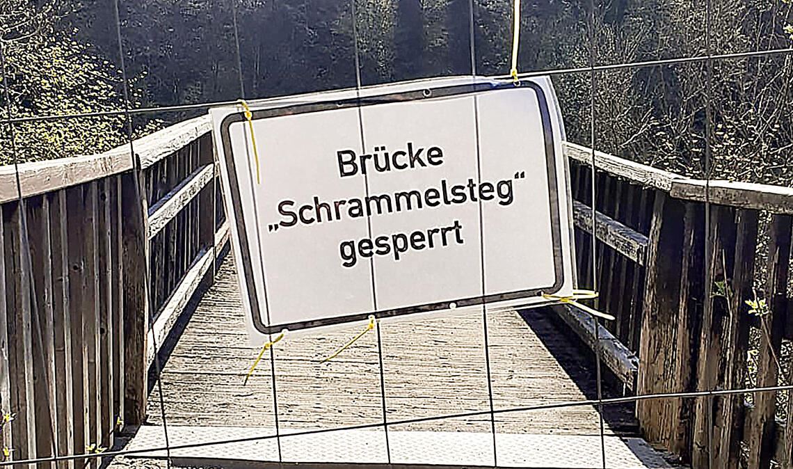 Der gesperrte Enzsteg in Enzberg. Foto: Archiv