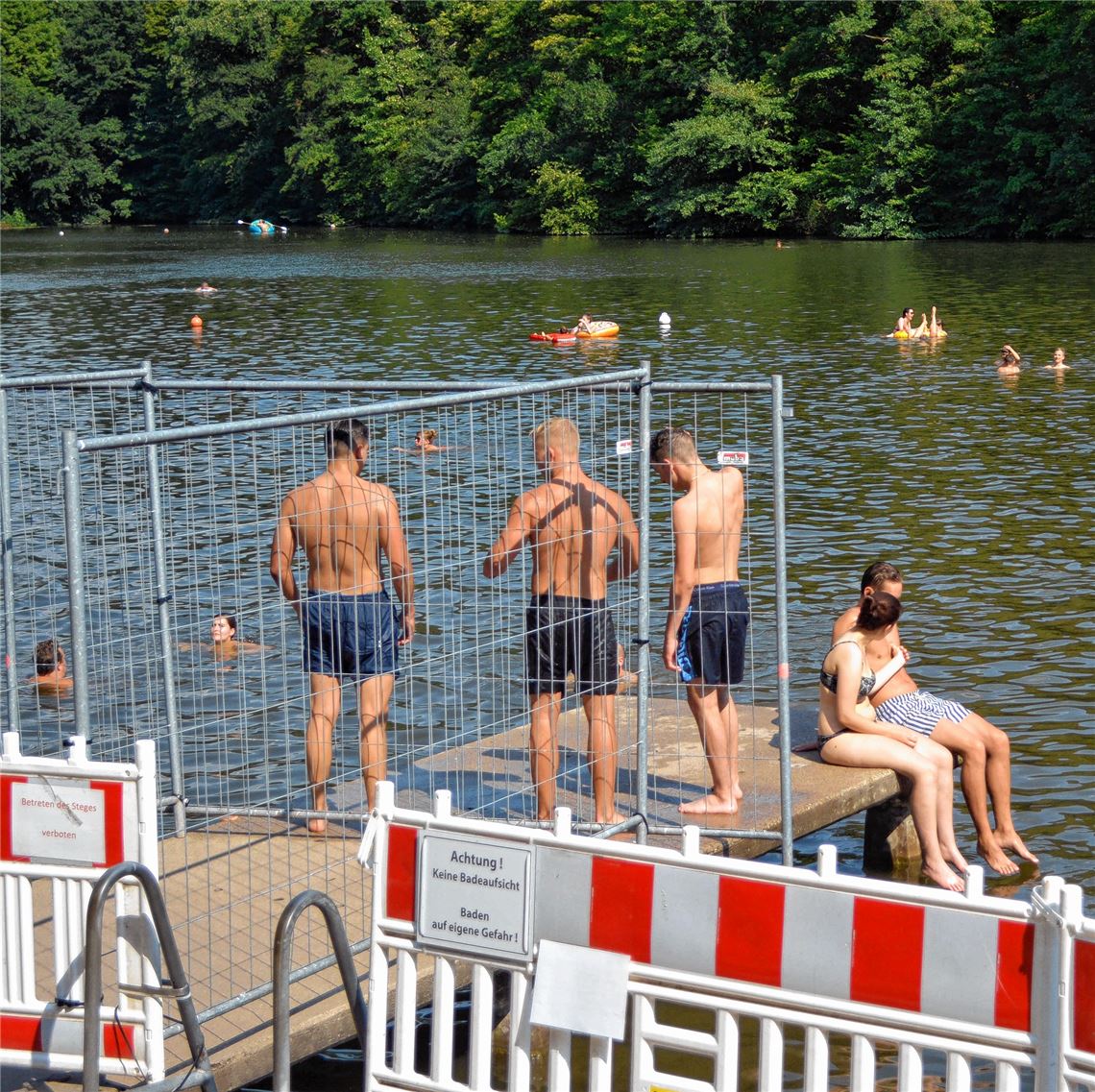 Der gesperrte Steg ist Thema im Maulbronner Gemeinderat. Er wird nicht abgerissen. Stahlfeld