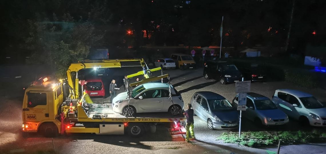 Der gestohlene Opel Adam wird zunächst von der Polizei sichergestellt. Foto: Myroshnichenko