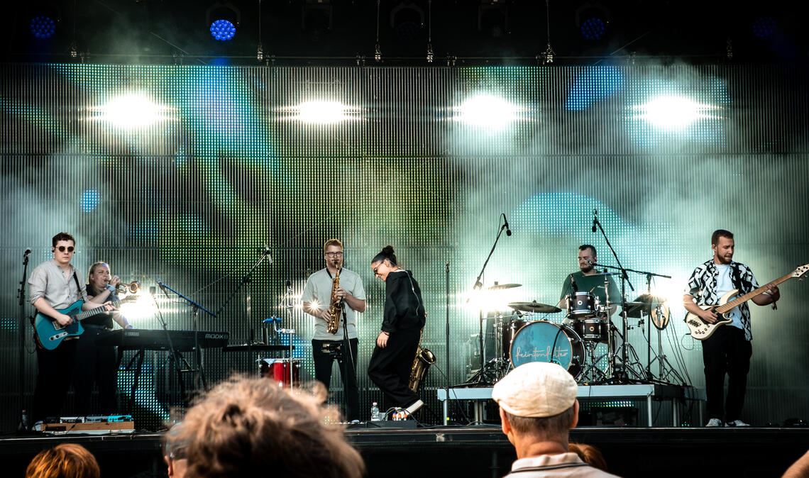 Der größte Auftritt in der bisherigen „Feintonfilter“-Bandgeschichte ist im Sommer 2025 bei „Das Fest“. Foto: Mortimer Karcher