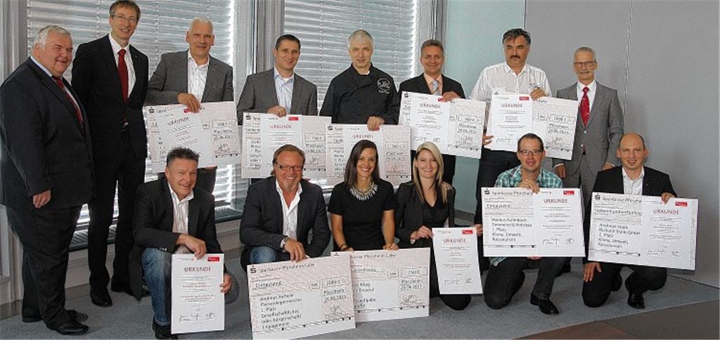 Der guten Sache verpflichtet: Ralf und Andreas Aichele (sitzend, v. li.), Franziska Wuchner, Vanessa Kagel , Markus Kalmbach und Andreas Staib sowie Hans Neuweiler (stehend v.li.) , Hanno Weber, Jörg Wiskandt,Steffen Ritter, Martin Reinhardt, Udo Mürle, Joachim Dangel und Gerd Lutz.