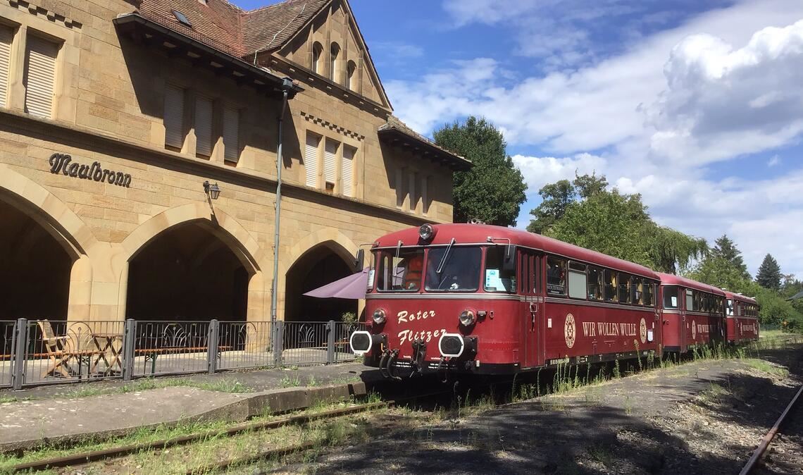 Der historische Schienenbus „Kloster Flitzer“ am Stadtbahnhof Maulbronn. Foto: VCD