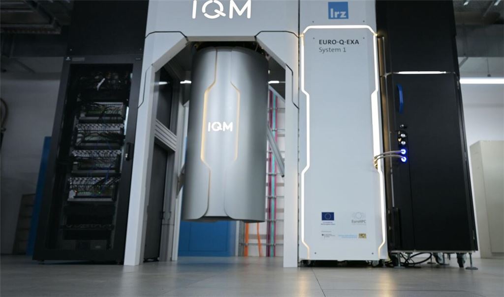Der im Februar in Betrieb genommene Quantencomputer Euro-Q-Exa im Leibniz-Rechenzentrums der  Bayerischen Akademie der Wissenschaften. Die Quantentechnologie schreitet rasch voran. (Archiv)