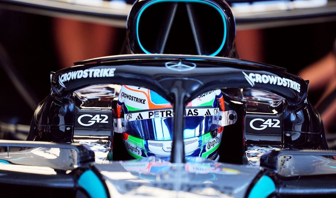 Der italienische Mercedes-Pilot Kimi Antonelli steuert sein Auto beim Qualifying vor dem Großen Preis von Miami.