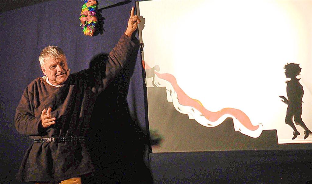 Der kleine Prinz trifft bei einer interplanetarischen Reise auf einen König ohne Untertanen. Foto: Müller