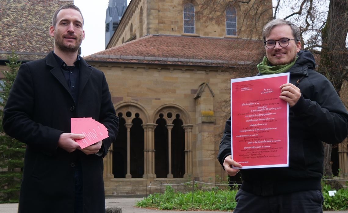 Der künstlerische Leiter der Klosterkonzerte, Sebastian Eberhardt (li.), und Veranstaltungsreferent Johannes Schott freuen sich auf die kommende Saison des Klassikfestivals, das mit „vorpandemischen“ 12500 Besucherplätzen an den Start geht. Foto: Stefan Friedrich