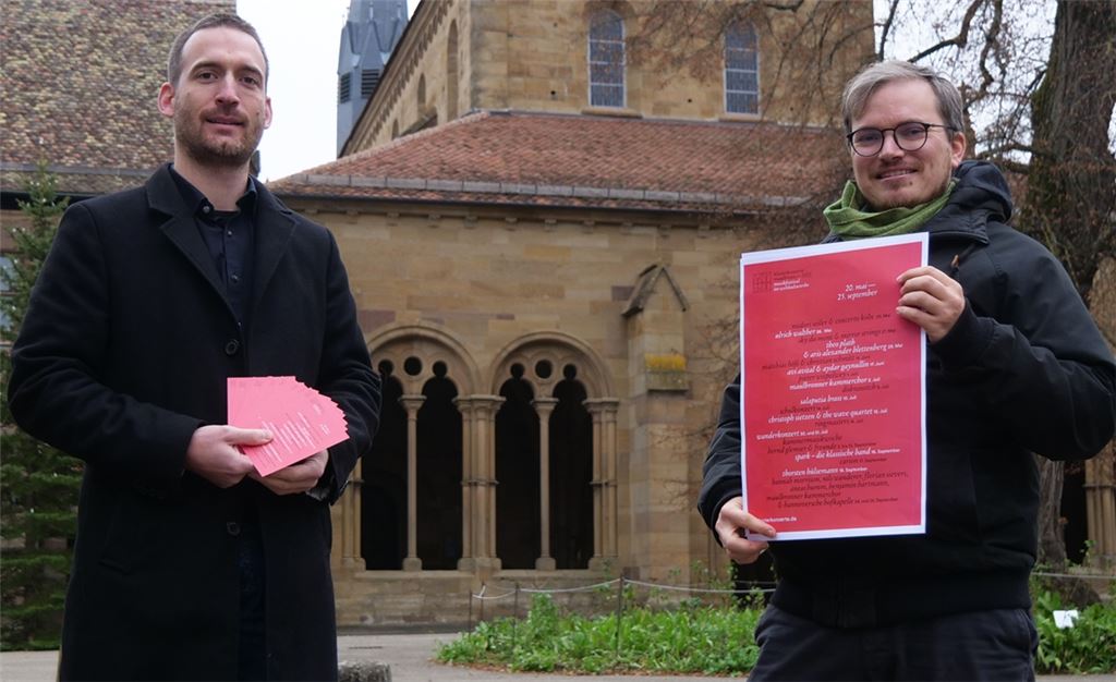 Der künstlerische Leiter der Klosterkonzerte, Sebastian Eberhardt (li.), und Veranstaltungsreferent Johannes Schott freuen sich auf die kommende Saison des Klassikfestivals, das mit „vorpandemischen“ 12500 Besucherplätzen an den Start geht. Foto: Stefan Friedrich