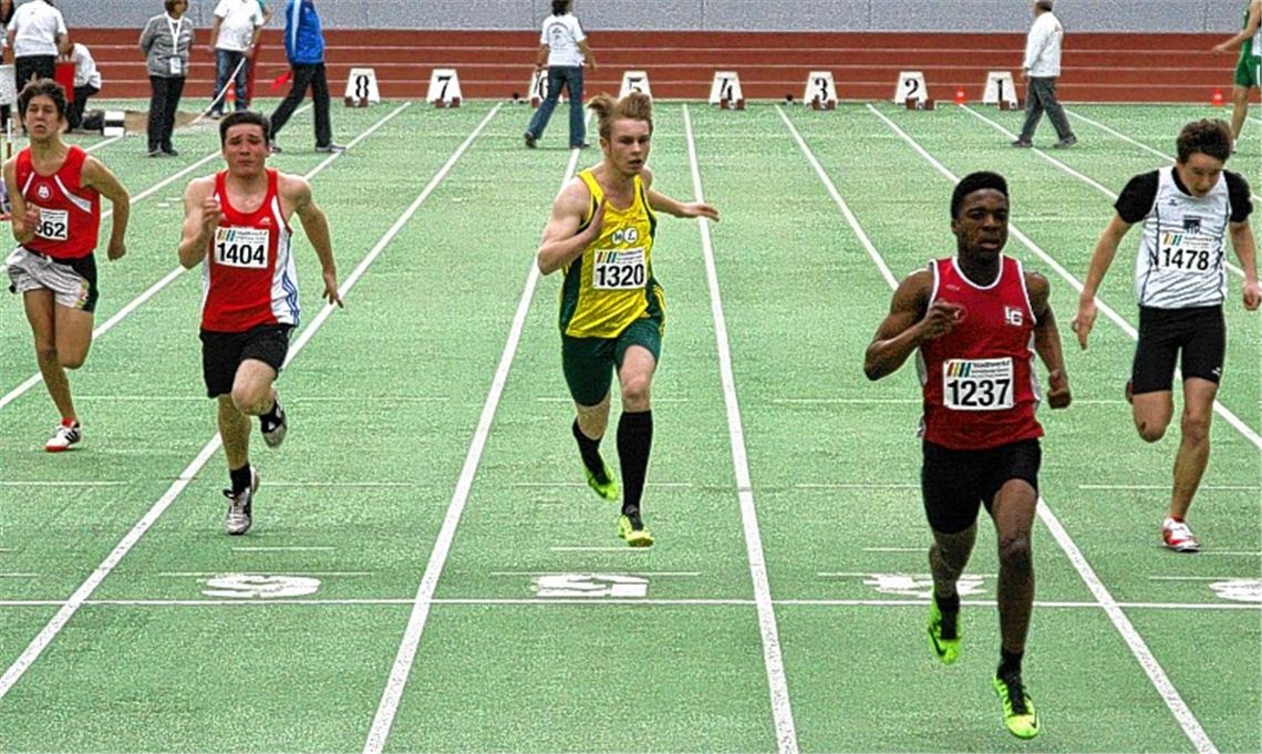 Der letztjährige Dritte der Deutschen U20-Meisterschaften Michael Nager (2.v.re.) ist nicht zu halten, doch neben ihm sprintet Peter Emmerich (Mitte) zu neuer persönlicher Bestzeit. Foto: Eigner