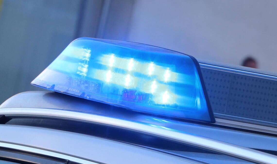 Der mutmaßliche Täter ist von der Polizei festgenommen worden (Symbolbild).