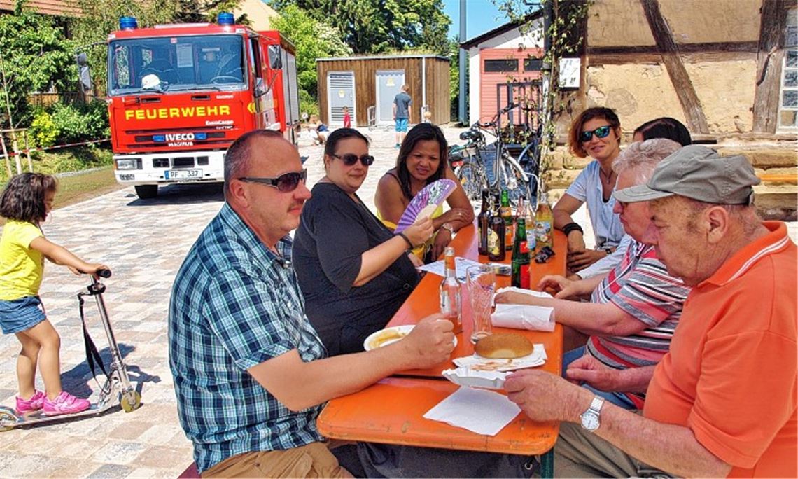 Der neu gepflasterte Platz vor der Kelter eignet sich ideal zum Feiern.