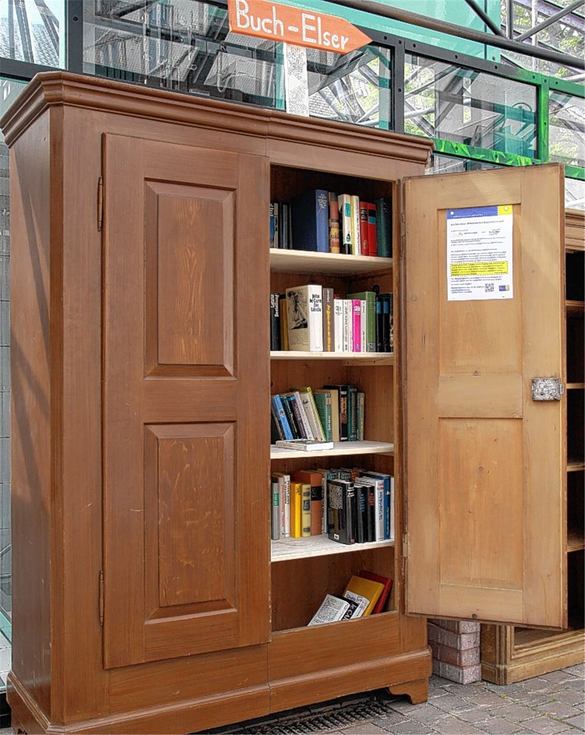 Der neue Bücherschrank.