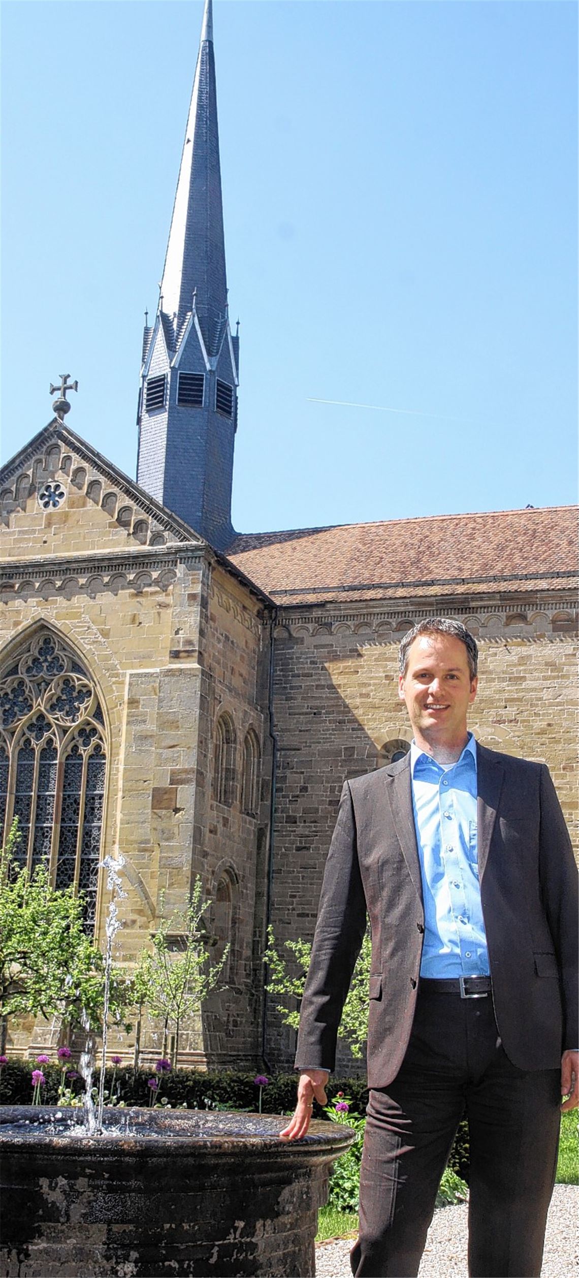 Der neue Ephorus Gerhard Keitel im Garten des Evangelischen Seminars . 