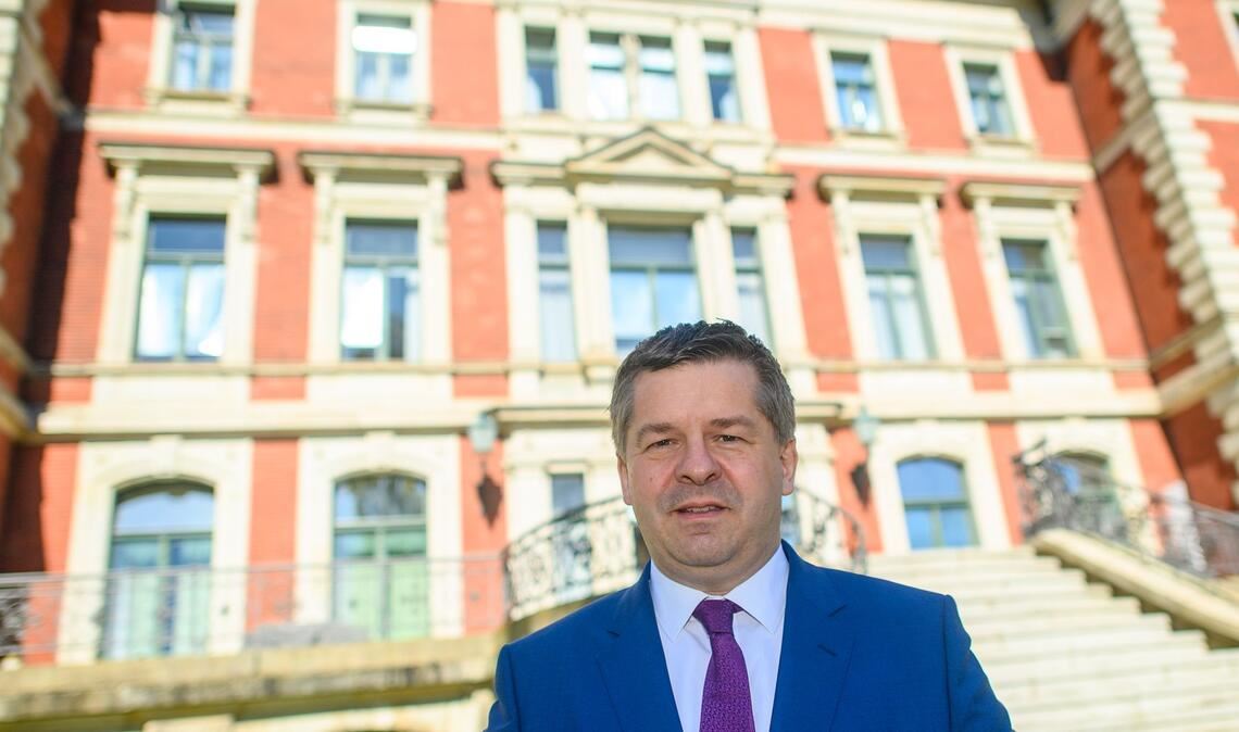 Der neue Ministerpräsident Sven Schulze (CDU) ist überall im Land unterwegs, um bekannter zu werden. (Archivbild)