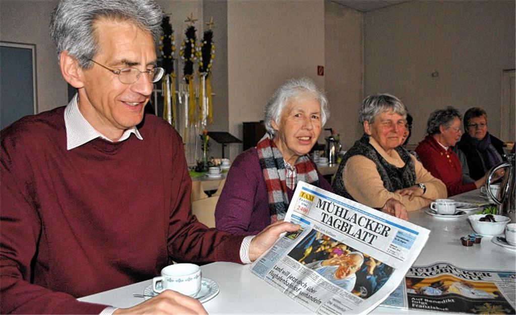 Der neue Papst als Hoffnungsträger: Dekanatsreferent Christoph Knecht und Teilnehmerinnen des Gedankenaustausches über die offenen Fragen innerhalb der katholischen Kirche.