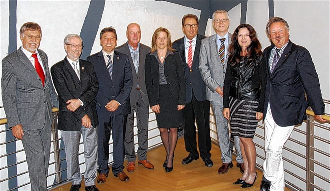 Der neue Vorstand: Horst Hägele (v.li.), Thomas Schüler, Rainer Schäfer, Kurt Müller, Andrea Grabherr, Norbert Leipert, Stefan Kurz, Hannelore Zachmann und Werner Seyfried. 