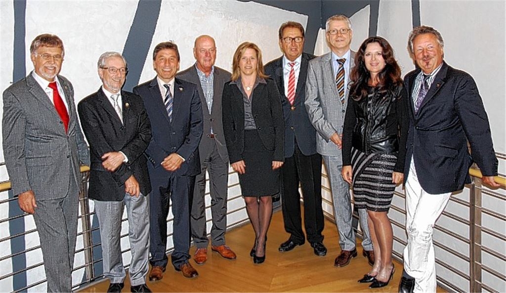 Der neue Vorstand: Horst Hägele (v.li.), Thomas Schüler, Rainer Schäfer, Kurt Müller, Andrea Grabherr, Norbert Leipert, Stefan Kurz, Hannelore Zachmann und Werner Seyfried. 