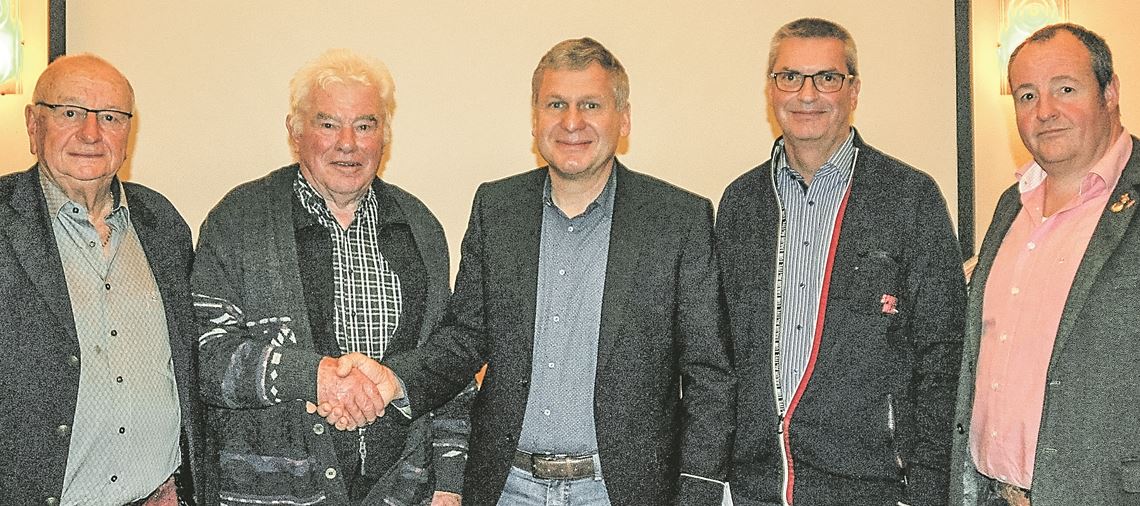 Der neue Vorstand bei der Stabsübergabe. Foto: privat
