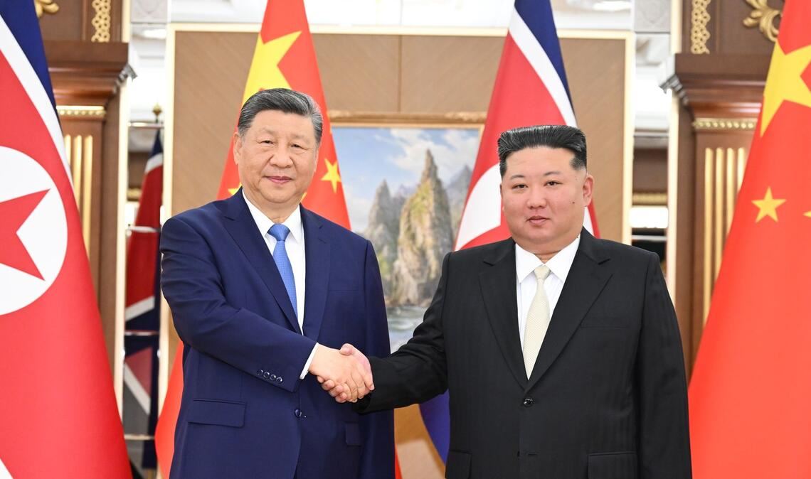 Der nordkoreanische Machthaber Kim Jong Un empfängt den chinesischen Präsidenten Xi Jinping.