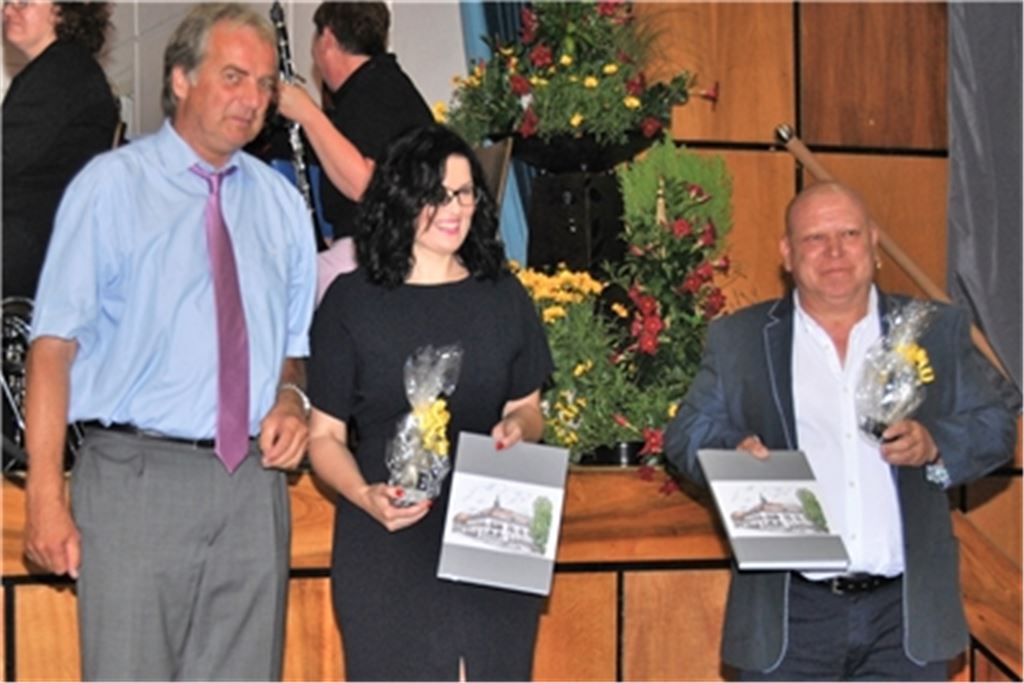 Der nun verstorbene stellvertretende Bürgermeister von Montejaque, Carlos Escalante (re.), beim Fauststadtfest 2019 mit Kollegin Soraya Garcia Mesa und Heinz-Peter Hopp.Foto: Haller