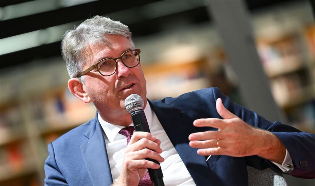 Der parteilose Weimer wurde von Friedrich Merz als Staatsminister ins Kanzleramt berufen und gibt sich konservativ – auch Weidel-Texte weiß er offenbar zu schätzen.