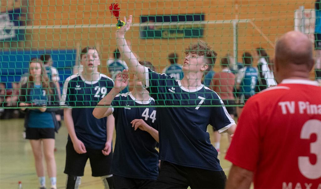 Der rotgefederte Indiaca-Spielball fliegt an diesem Wochenende wieder über die Netze in der Ötisheimer Öläckerhalle. Foto: Fotomoment/Archiv