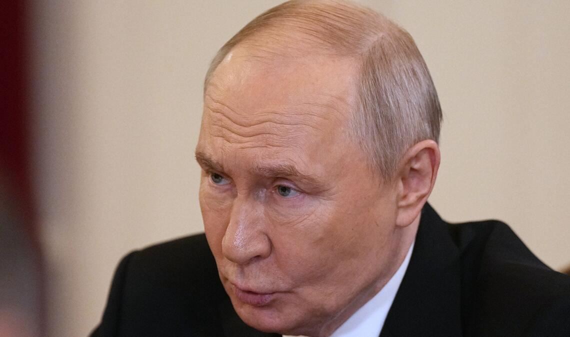 Der russische Präsident Wladimir Putin wird von Peter Sloterdijk als wesentlich gefährlicher eingeschätzt als Donald Trump (Archivbild).