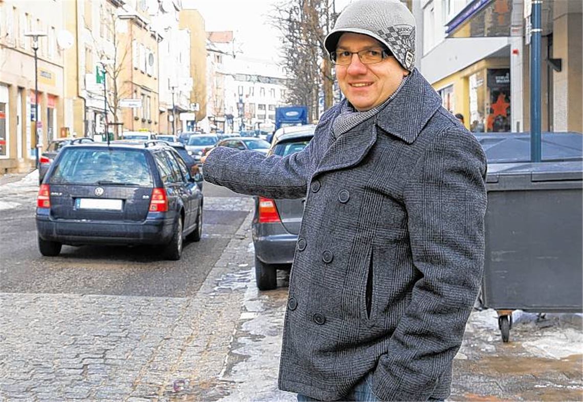 Der selbst ernannte „Kümmerer“: Citymanager Thomas Müller auf der Bahnhofstraße.