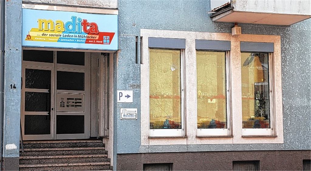 Der soziale Laden Madita an der Mühlacker Industriestraße ist seit längerer Zeit wegen Schäden durch Wasser und Hagel geschlossen. Rechtes Bild: der Verkaufsraum mit Kasse.Fotos: Franz, privat